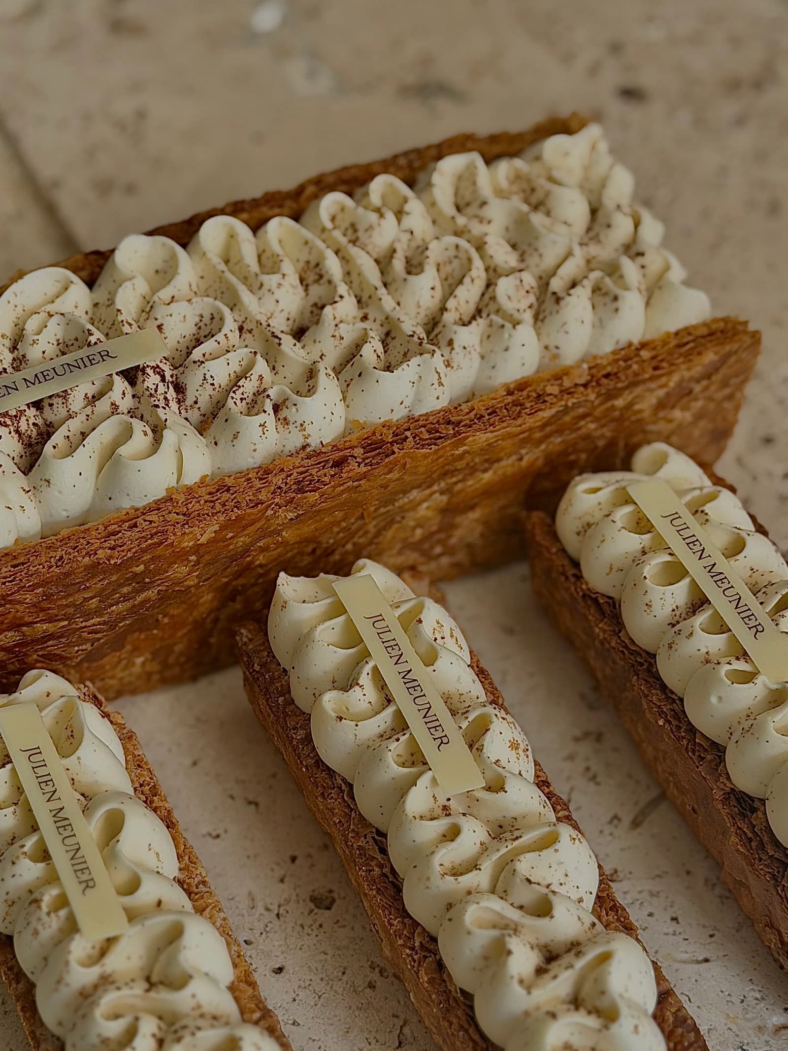 Mille Feuille Vanille et Noix de Pécan