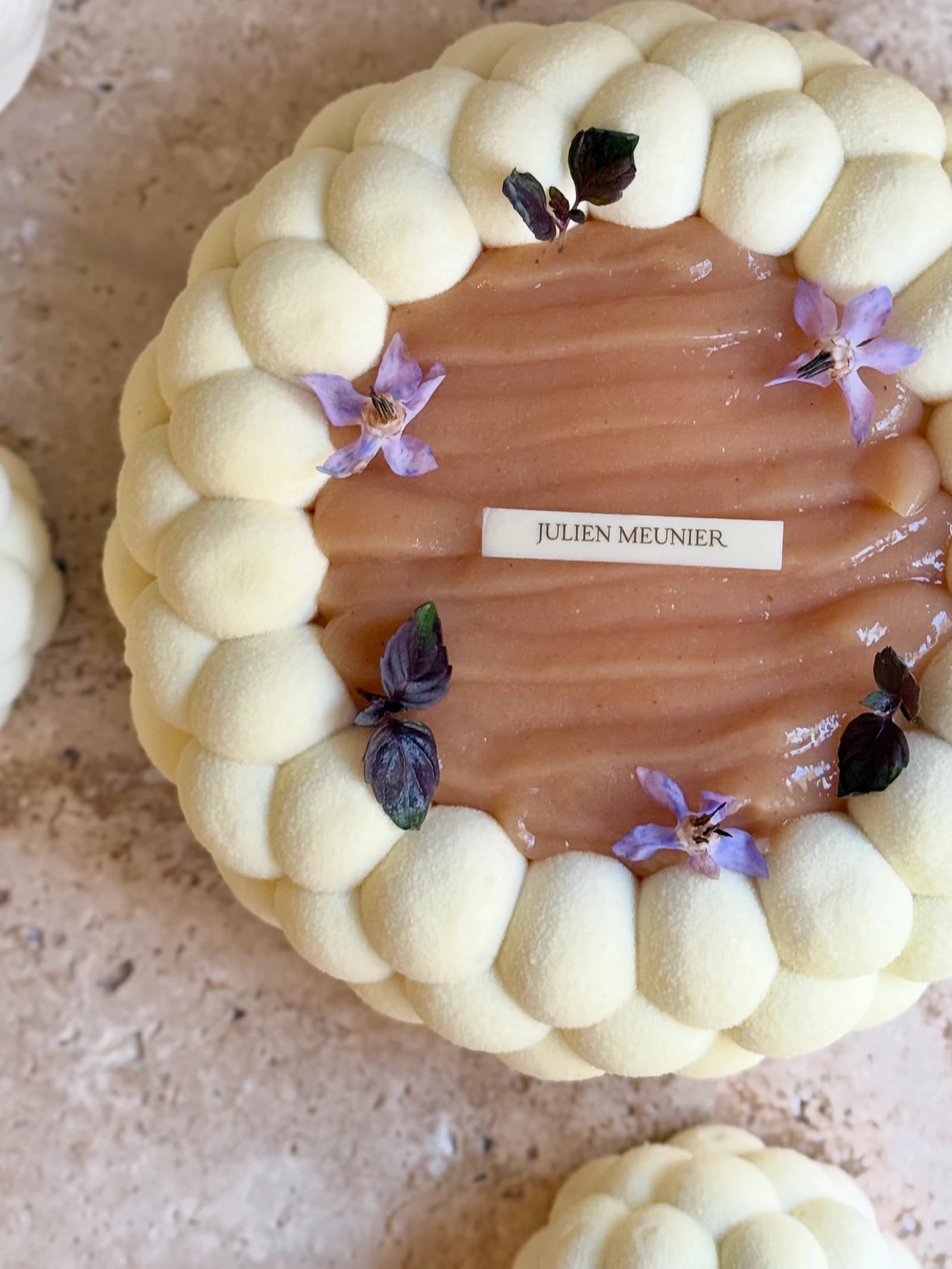 Entremets Poire Fève de Tonka